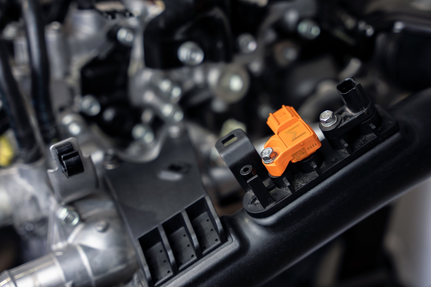 orange_4_bar_map_sensor_on_intercooler_pipe_of_civic