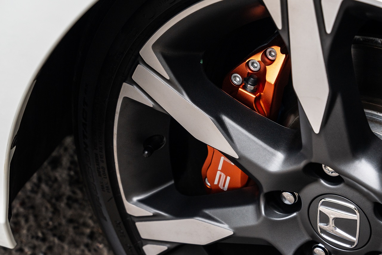 27WON 6 piston Honda Civic Type R brake kit installed