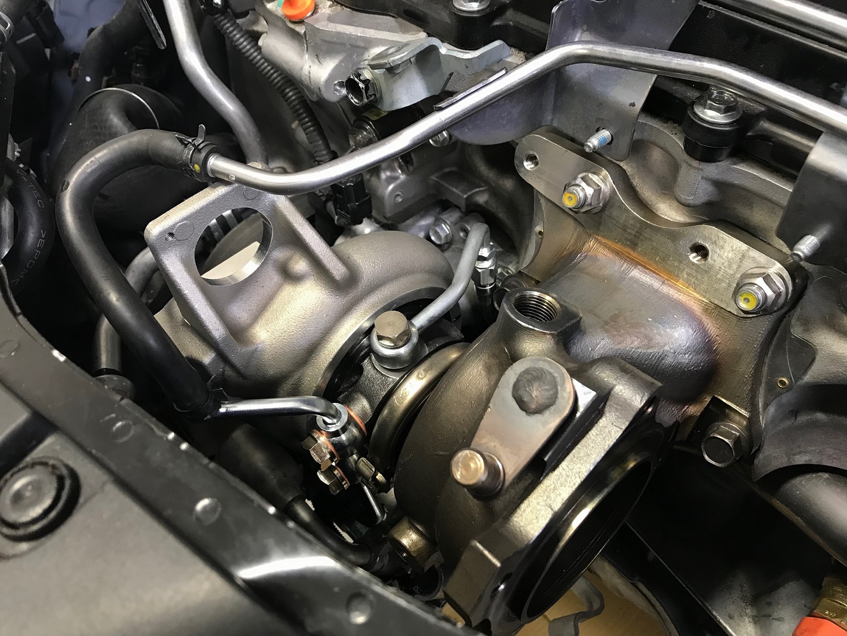 w1-turbo-kit-installed-in-2018-honda-civc-si-engine-bay