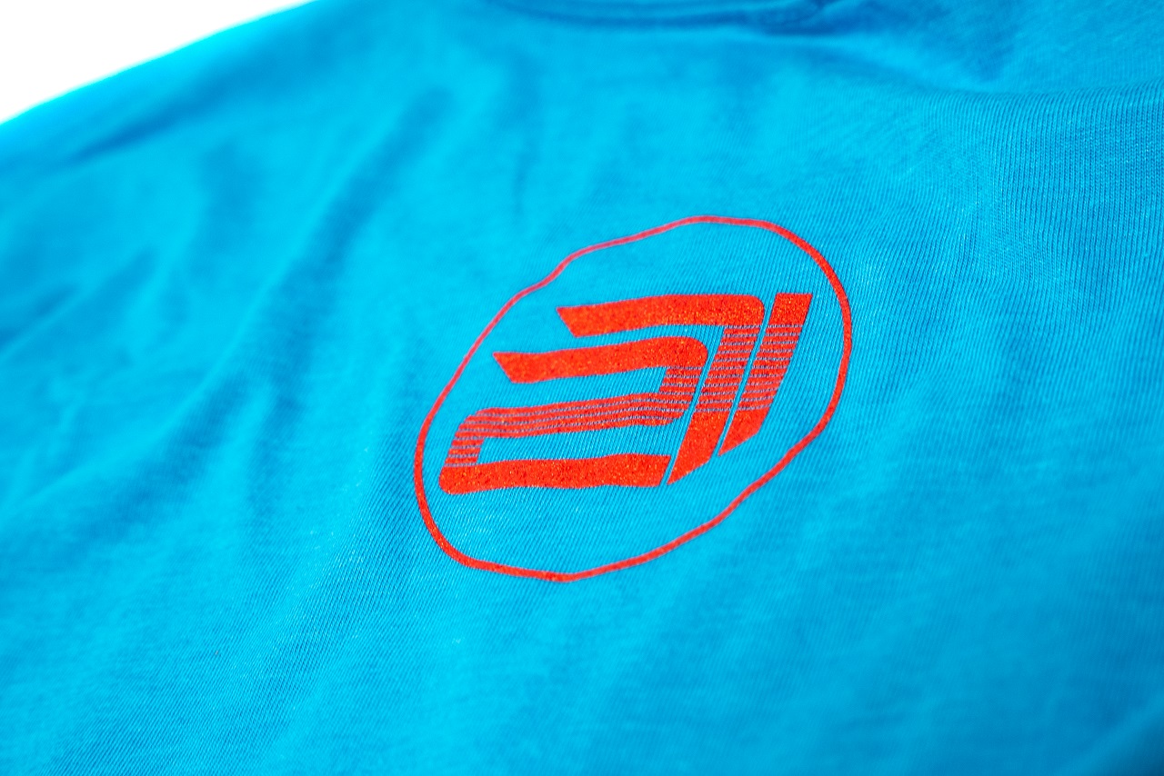 Flex in your new threads with the classic 27WON round logo on the backside of this shirt