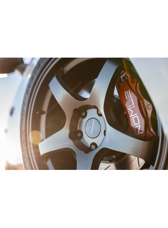 The 27WON BBK works with most aftermarket wheels