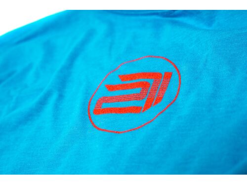 Flex in your new threads with the classic 27WON round logo on the backside of this shirt
