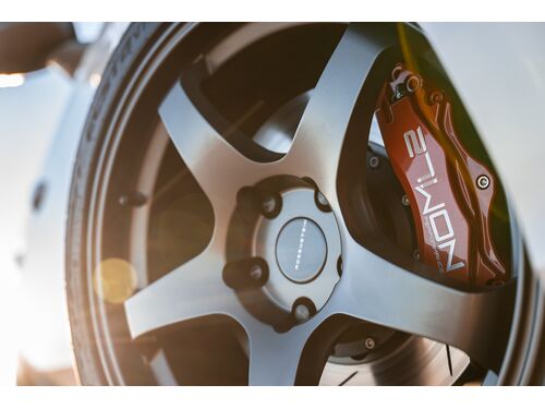 The 27WON BBK works with most aftermarket wheels