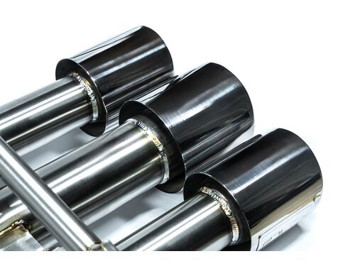 Massive 4.5 inch center tip is accompanied by 2 smaller 4 inch tips at either side